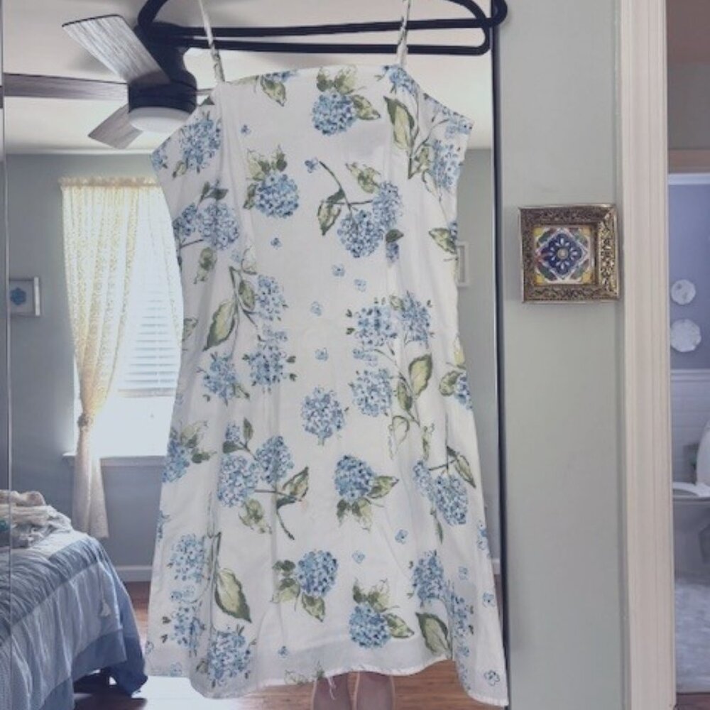 Kiel James Patrick KJP white sundress w blue hydrangeas - size 6 / small-medium